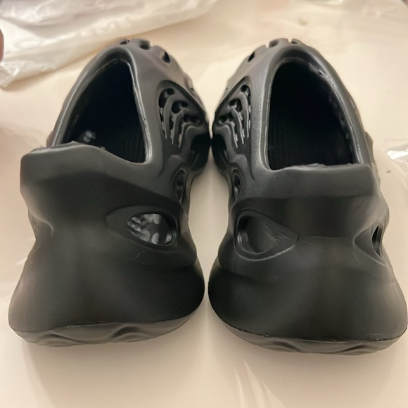 Adidas Foam Runner Onyx and adidas no show socks M. - Picture 3 of 4